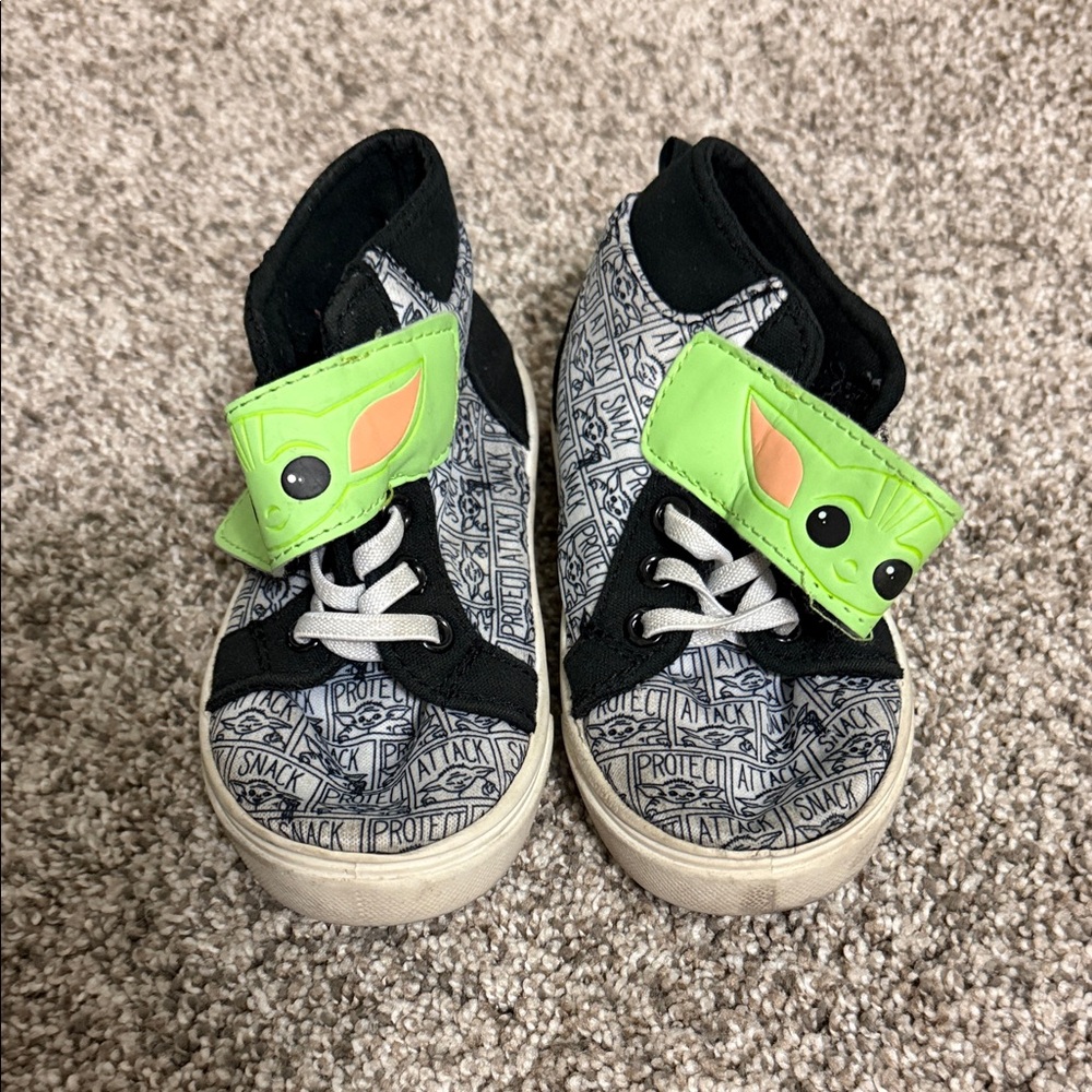 Toddler Mandalorian High-Top Sneakers with Green Character Strap